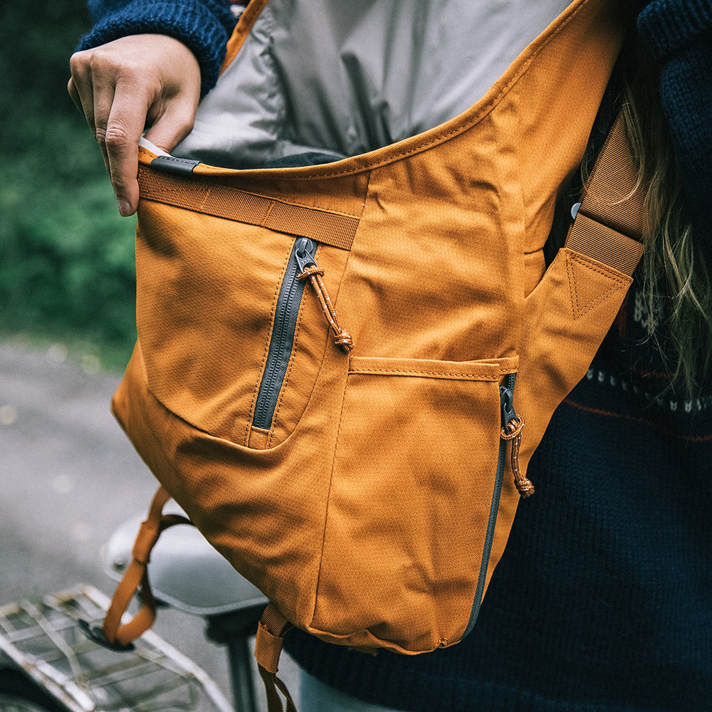 Nick The Messenger Bag 13L (Gorse) - Lifestyle