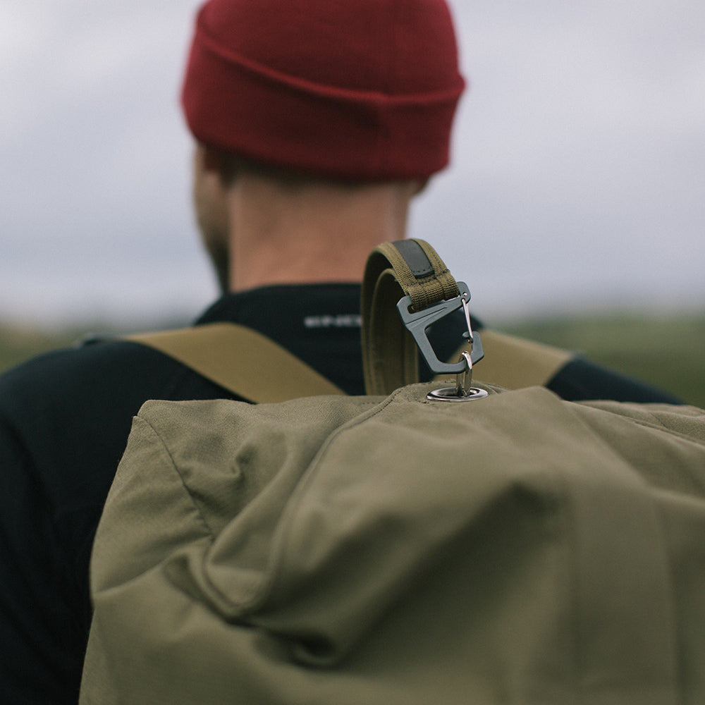 Miles The Duffle Bag 40L (Moss) - Lifestyle