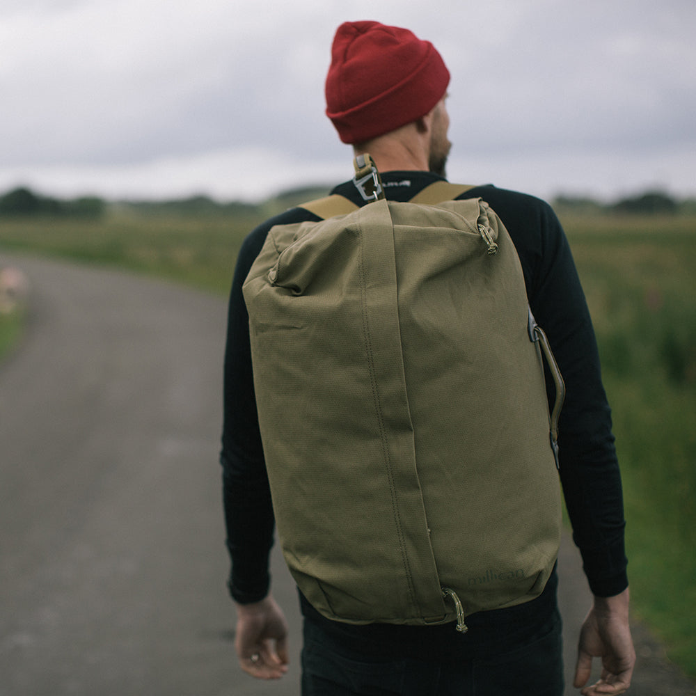 Miles The Duffle Bag 40L (Moss) - Lifestyle